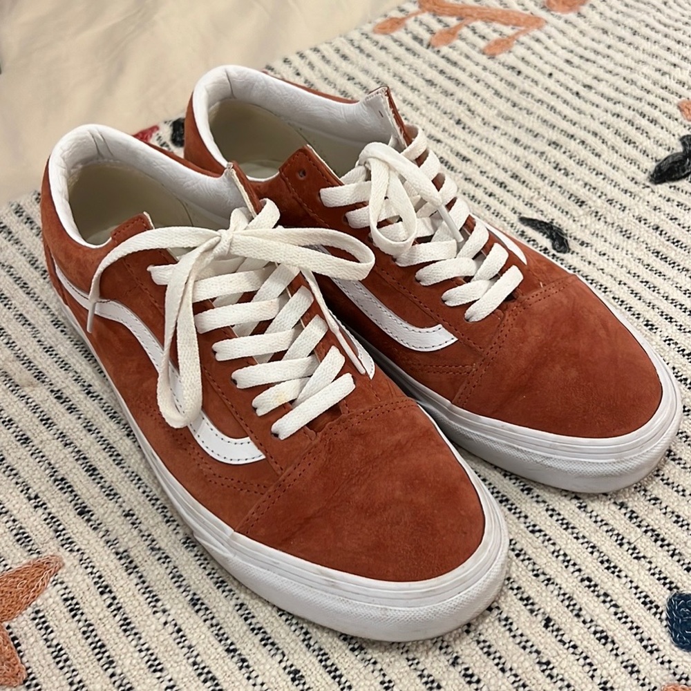 Vans old skool.